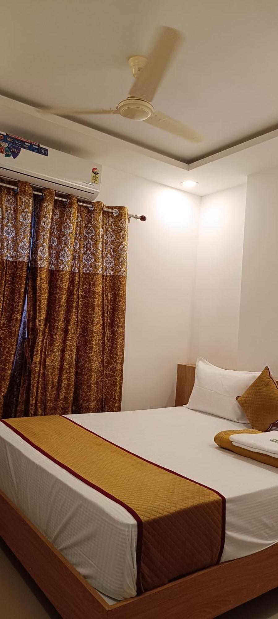Classic Comfort Lodge Мангалор Экстерьер фото